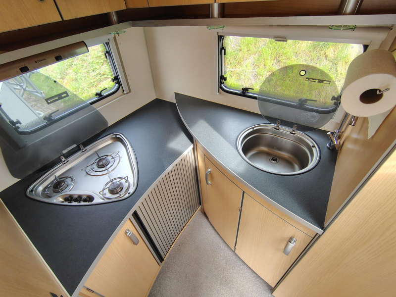 Kip Grey Line Special 44 EKL met doucheruimte  foto: 11