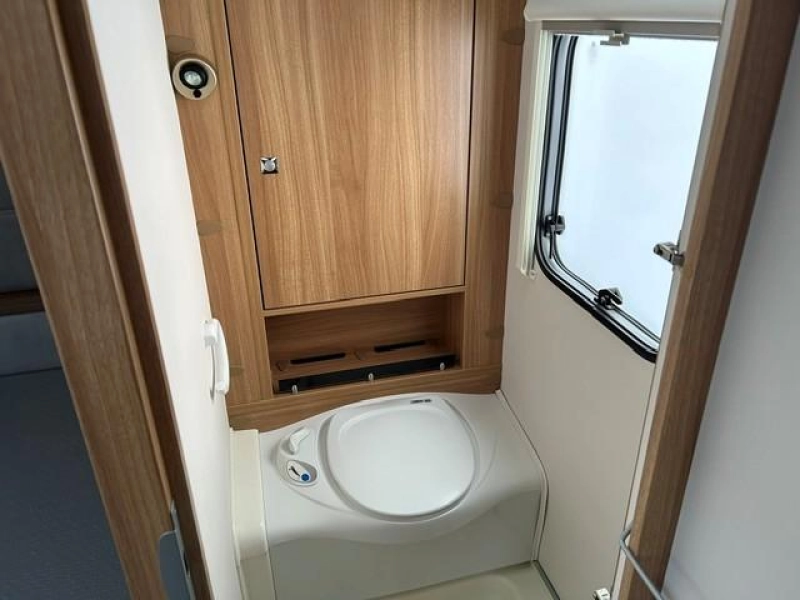Dethleffs Camper 390 FS Mover & luifel  foto: 8