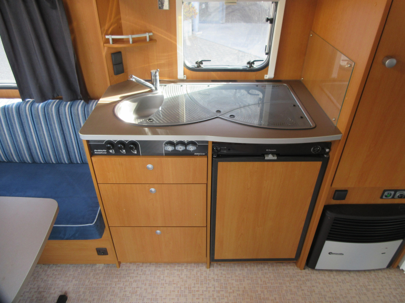 Dethleffs Camper 500 DB ZEE VAN RUIMTE - EN MOVER  foto: 10