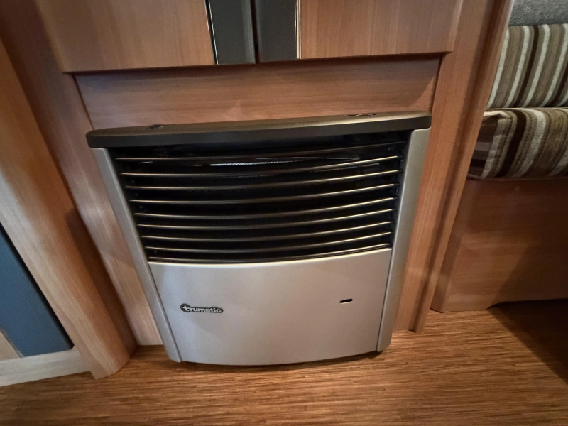 Hobby De Luxe 350 TB voortent / fietsendrager  foto: 13