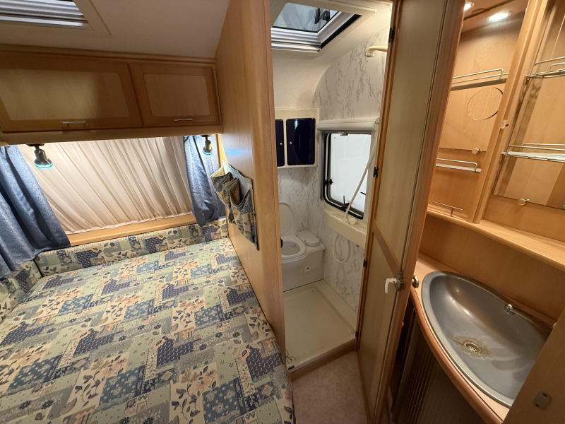 TEC Travel King 390 ATF TREINZIT VASTBED VOORTENT  foto: 13