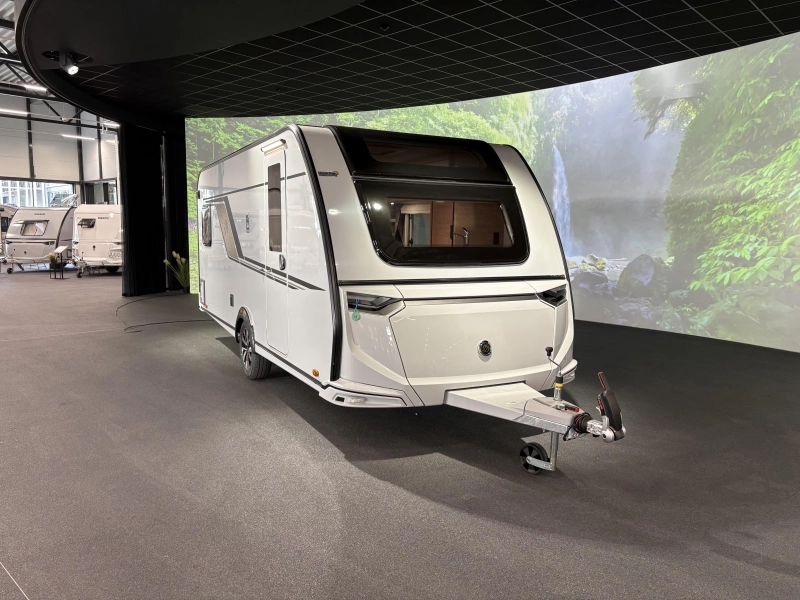 Knaus Sudwind Black Selection 500 PF kopkeuken / fransbed  hoofdfoto: 1