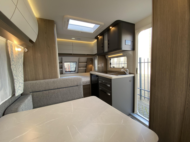 Hobby On Tour 390 SF Treinzit, dwars bed  foto: 13