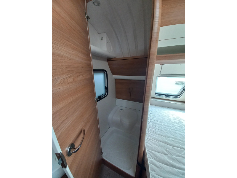 Hobby De Luxe 540 KMFE voortent-mover-airco-etc  foto: 13