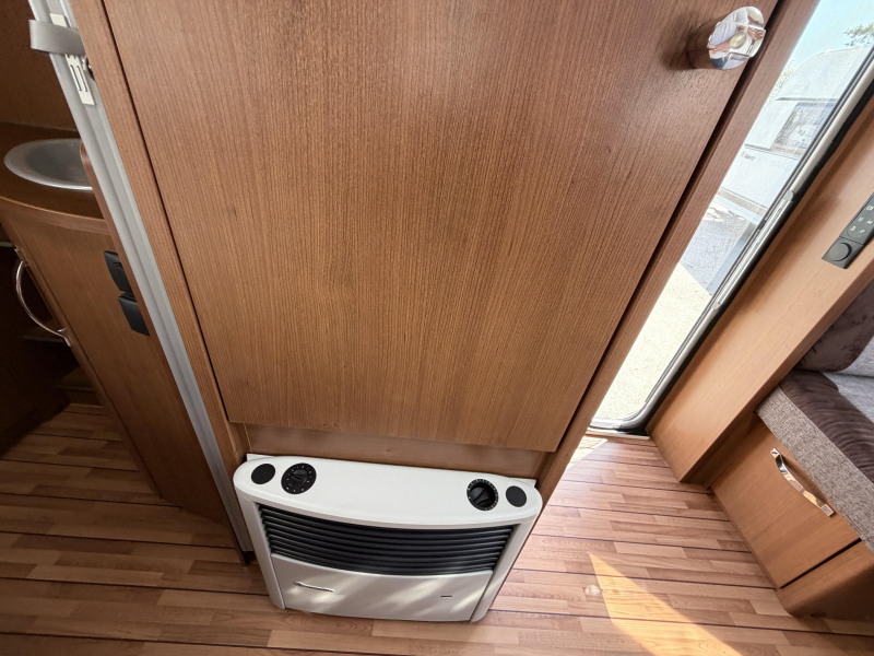 Knaus Sudwind Exclusive 450 FU +fietsendrager+mover  foto: 15
