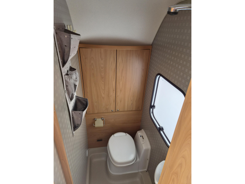 Bürstner Ventana 460 TS Mover-Luifel met voorwand  foto: 13