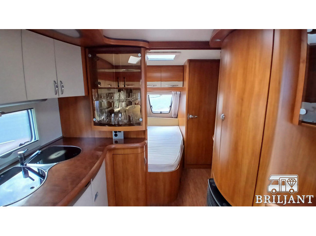 Hobby 560 UFE caravan fransbed/rondzit foto: 15