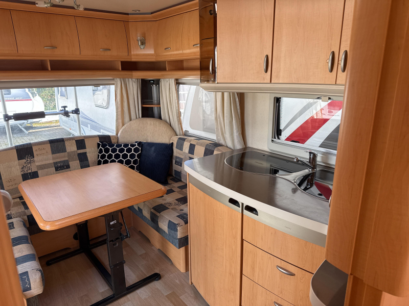 Hobby De Luxe 460 UFE Mover/Voortent/Fietsdr.  foto: 7