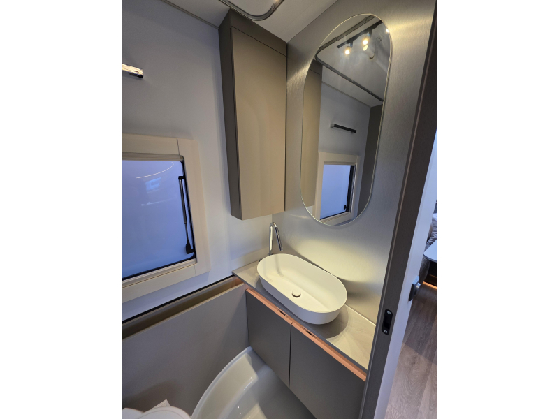 Adria Alpina 583 UL  foto: 13