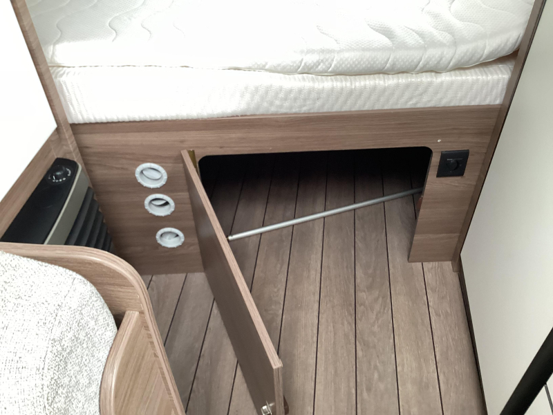 Knaus Sport Silver Selection 400 QD mover,airco,luifel  foto: 19
