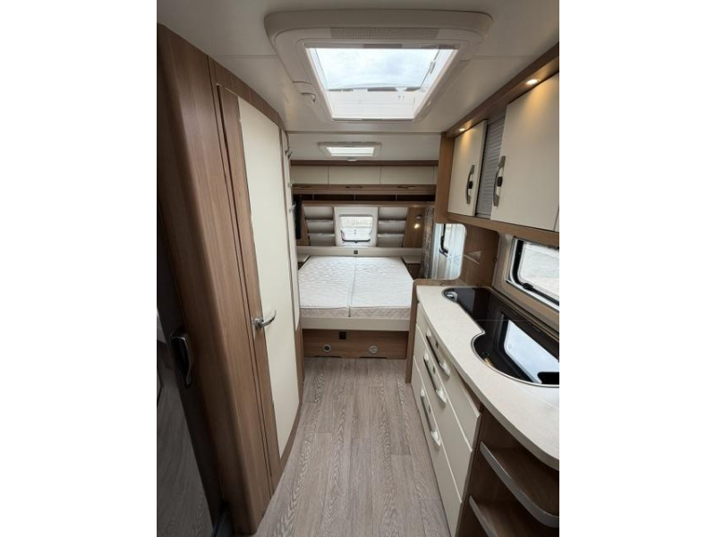 Hobby De Luxe 540 UFF Incl. Mover en Airco  foto: 13