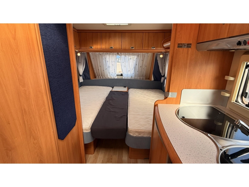 Hobby De luxe Easy 495 UL enkele bedden rondzit  foto: 11