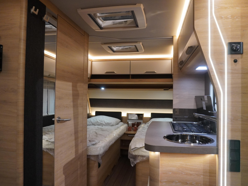 Knaus Sudwind Black Selection 460 EU ENKELE BEDDEN  foto: 16