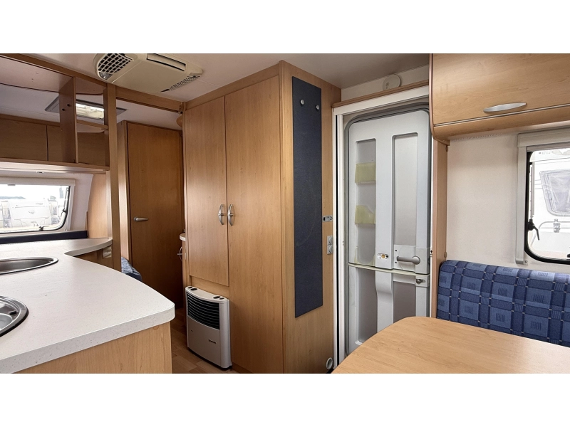 Knaus Sudwind 500 FU frans bed rondzit toilet  foto: 8
