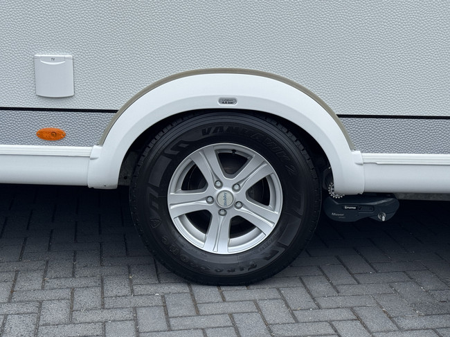 Hobby De Luxe 545 KMF met STAPELBED EN GARAGE **6 Slaapplaatsen/Truma Mover/1e eigenaar/Truma/Lichtmetalen velgen/Zeer nette caravan** foto: 19