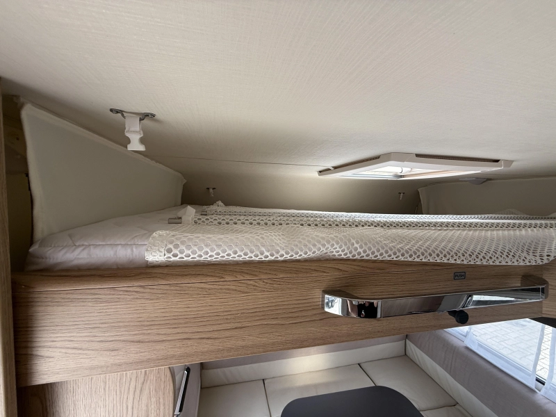 Bürstner Averso Plus 500 TS VOORTENT/HEFBED/6PERSOONS 