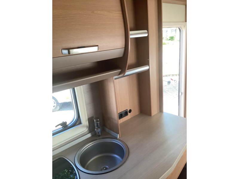 Knaus Sport 420 QD Unico luifel met voorwand  foto: 8