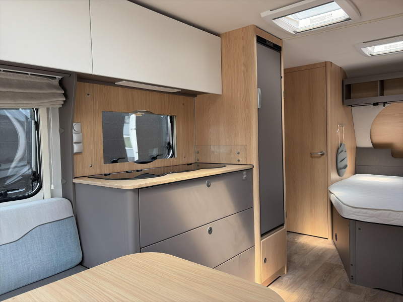 LMC Tandero 480 D New Edition/Voortent  foto: 6