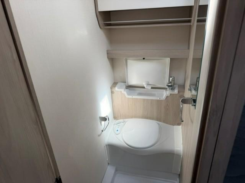 Caravelair Antares Style 455 Mover/ Fietsenrek  foto: 9