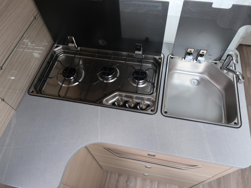 Fendt Bianco Activ 495 SFE MET MIDDEN-DWARS KEUKEN !  foto: 14