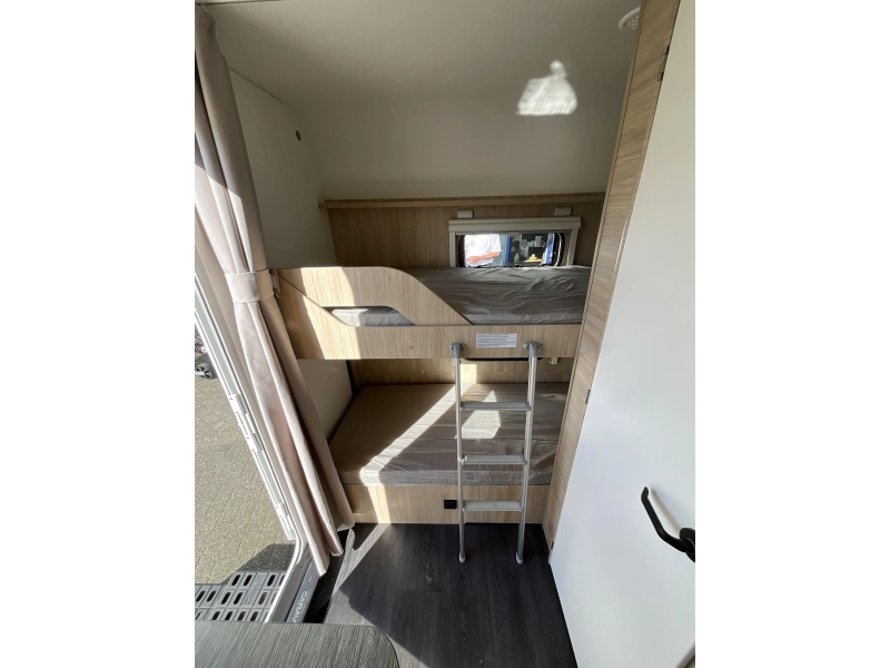 Caravelair Alba Family 466 STAPELBED-VOORTENT 