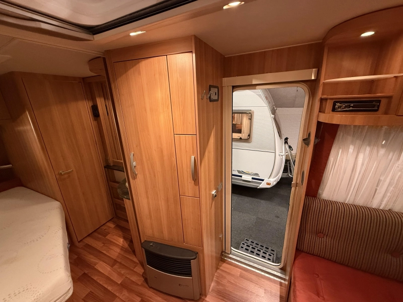 Eriba Sporting 465 FRANSB MOVER LUIFEL TENT  foto: 10
