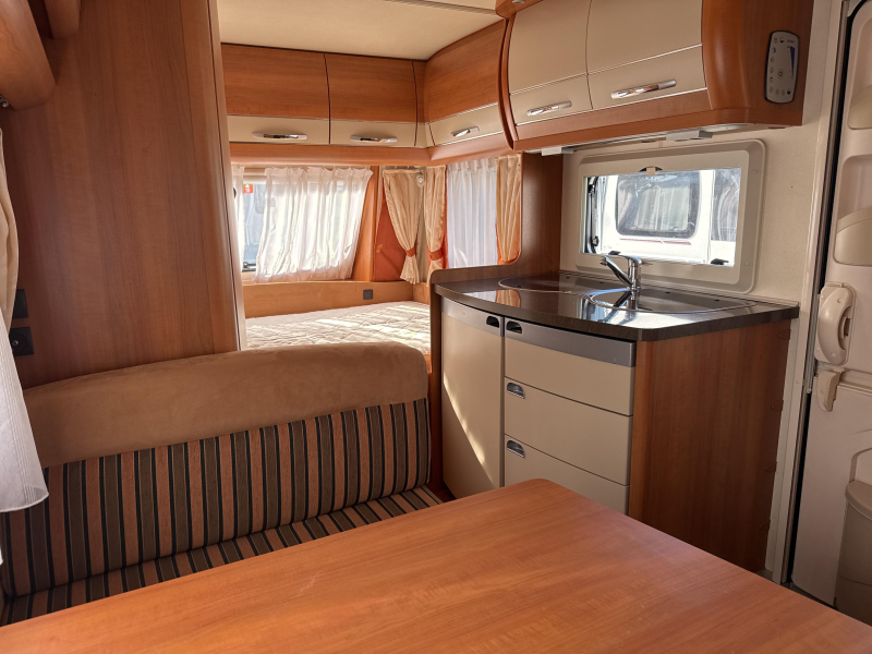 Hobby Excellent 400 SF Mover/Unico voortent  foto: 7