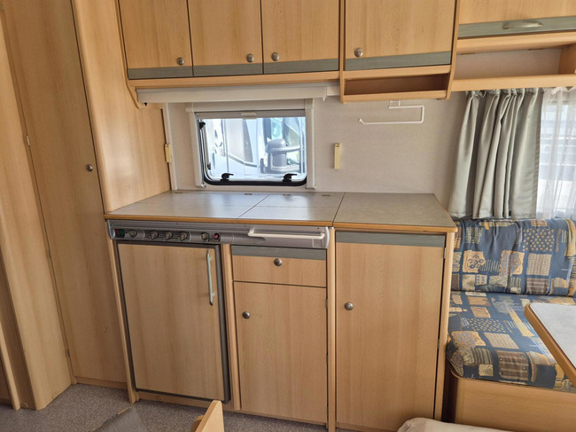 Eifelland 550TKM Stapelbed + treinzit + voortent. 5 pers. foto: 8