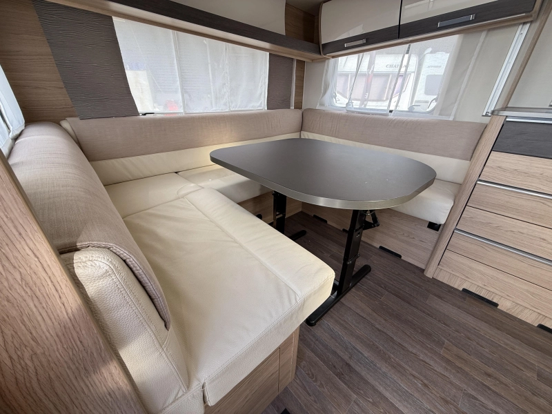 Bürstner Averso Plus 500 TS VOORTENT/HEFBED/6PERSOONS  foto: 2