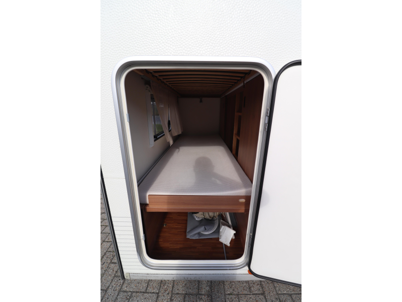 Bürstner Averso 495 TK Stapelbed / Voortent  foto: 5
