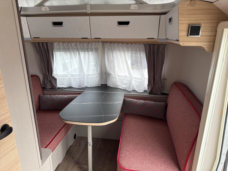 Eriba Touring 530 Tango Red 2025 Luifel 