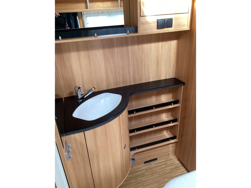 Dethleffs Camper 450 DB voortent  foto: 7