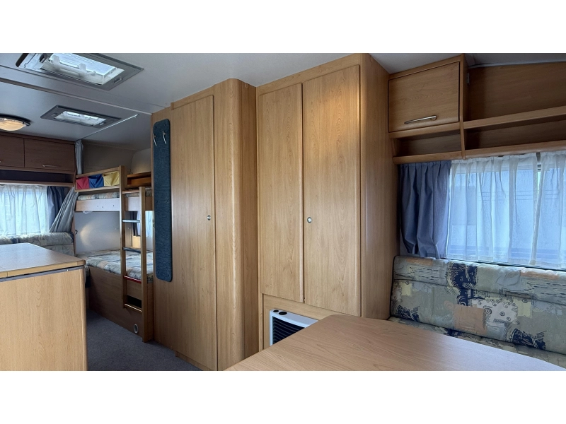 Knaus Sudwind 495 TK kinderkamer rondzit 