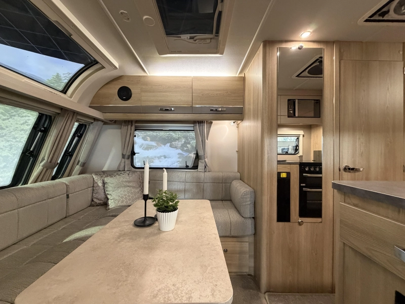 Elddis Avante 454 Queensbed/Mover/Luifel  foto: 18