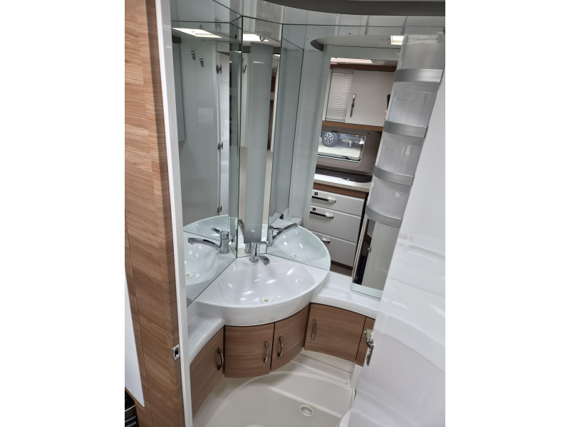Hobby De Luxe 495 UL Enkele bedden-Mover-Airco  foto: 14