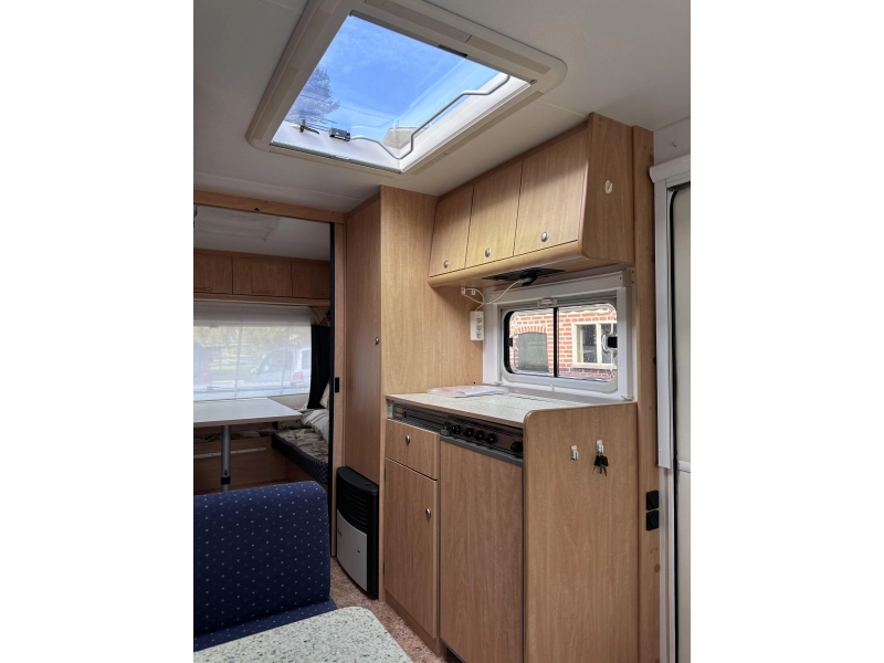 Bürstner Ventana Avantgarde 430 TN met nieuwe voortent  foto: 6