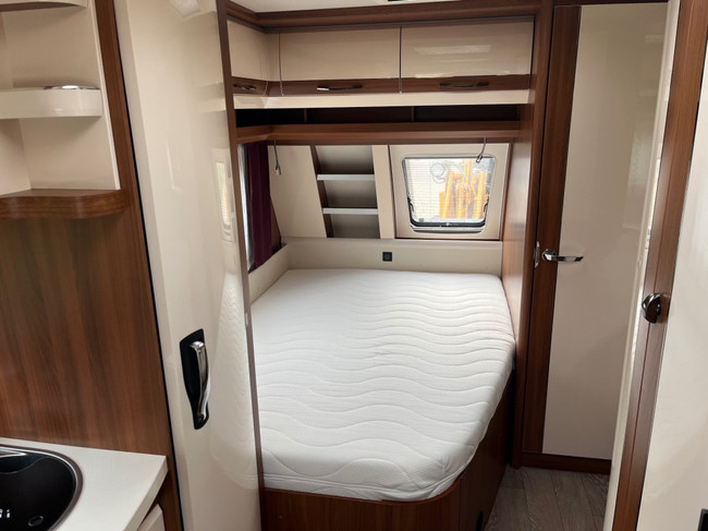 Hobby 495 Ufe Excelent Frans bed, mover . foto: 1