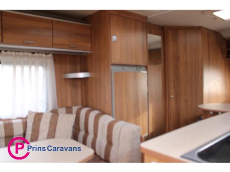 Bürstner Averso 450 Frans Bed en Rondzit  foto: 11