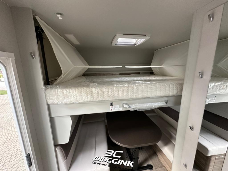 Bürstner Averso Plus 520 TL ENKELE BEDDEN + HEFBED  foto: 3