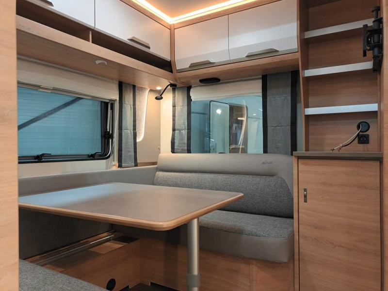 Knaus Sudwind Black Selection 460 EU 