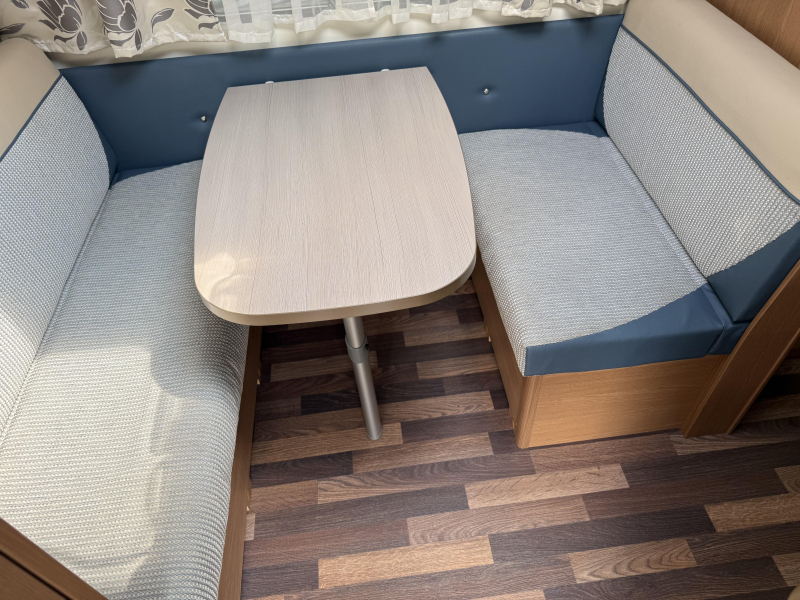 Knaus Sport 420 QD VASTBED TREINZIT VOORTENT  foto: 13