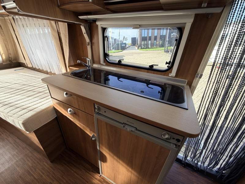 Bürstner Averso 460 TL Enkele bedden, Mover Luif  foto: 5