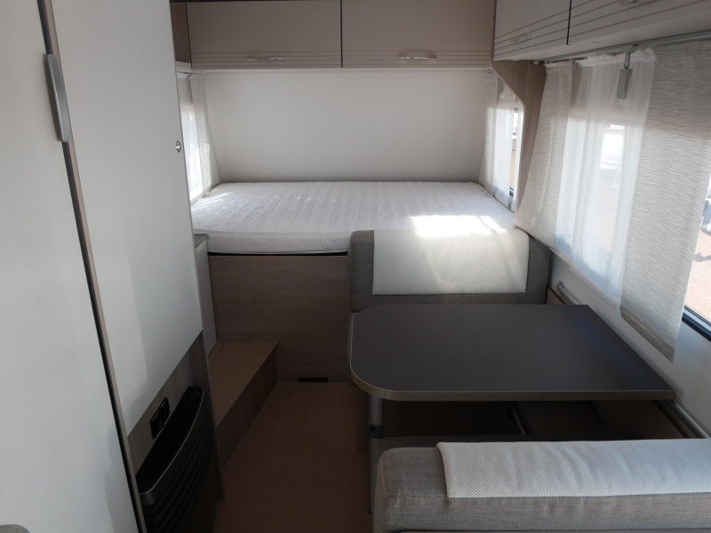 Bürstner Premio Life 425 TS Mover, voortent  foto: 9