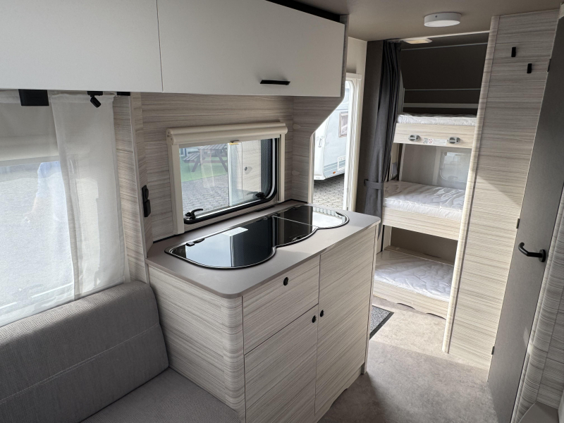 Dethleffs C'Joy 480 QLK Stapelbed met 3 bedden  foto: 7
