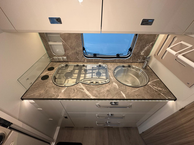 Bürstner Averso 470 TS Harmony Line foto: 16