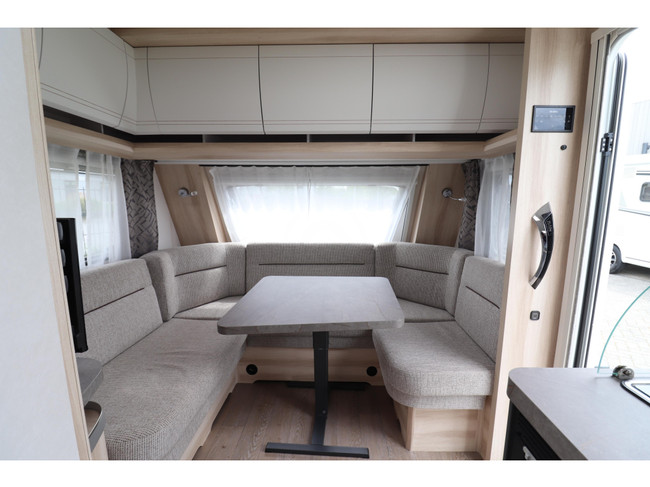 Hobby De Luxe 460 LU Autark / Enkele bedden foto: 7