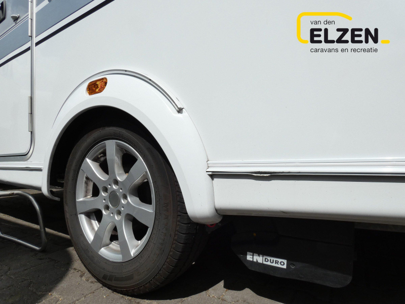 Knaus Sudwind Silver Selection 500 FU mover, luifel/ tent Unico  foto: 2