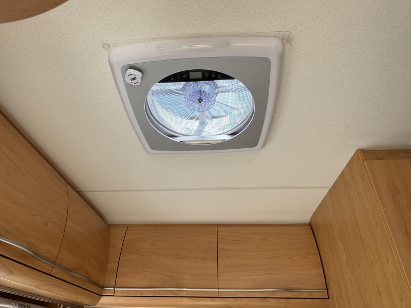 Bürstner Ventana 460 TS - Mover - Voortent  foto: 15