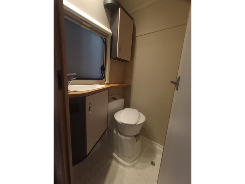 Knaus Sport 400 QD Thule Omnistor, vloerverw  foto: 7