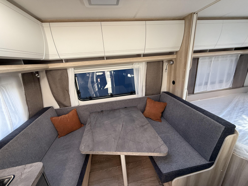 Hobby De Luxe 400 SFE 